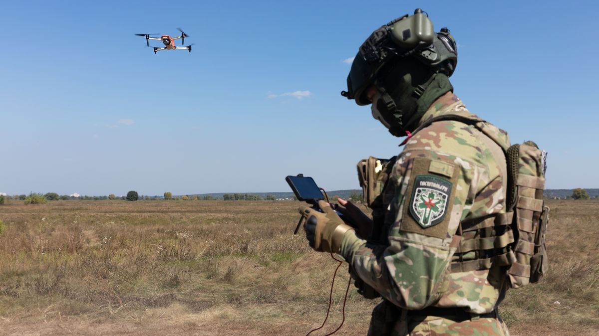 Ukrajina se obává nedostatku dronů. Čína mění pravidla